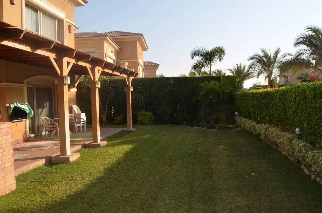 Villas for Resale in New Cairo, Stone Park , Ready to Deliver .