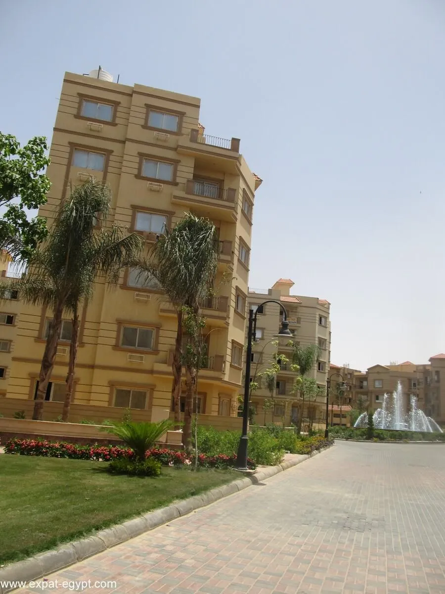 ground apartment with garden for sale in Family City compound