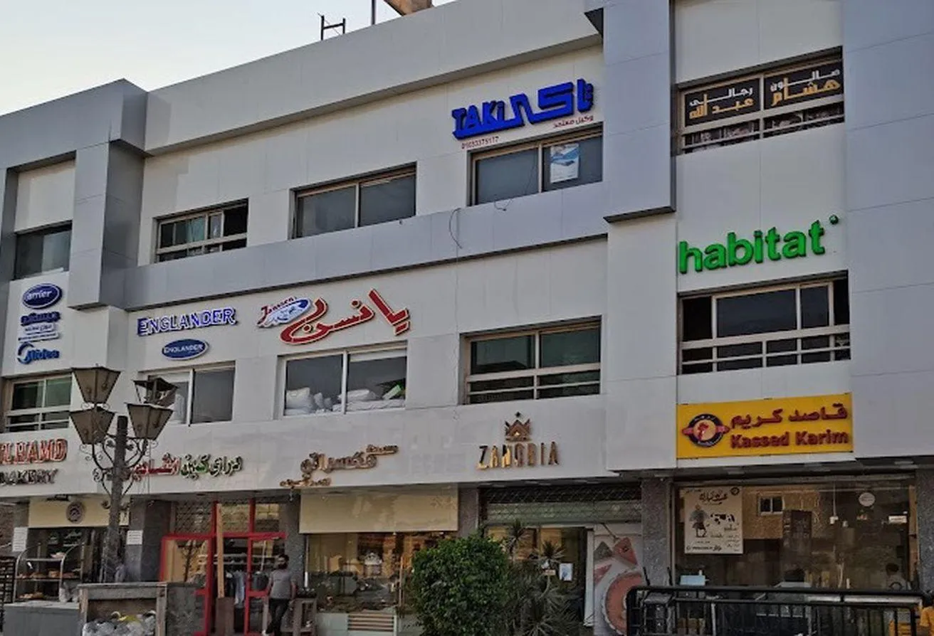 Rent in District 1: محل للإيجار 30  الدور الأرضى موقع متميز تشطيب كامل