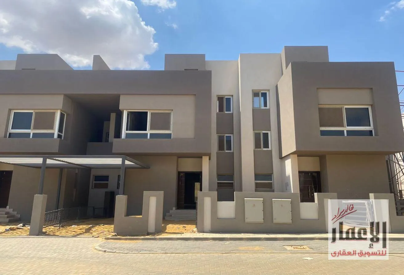Sale in Etapa: Twin house for sale in Etapa Compound