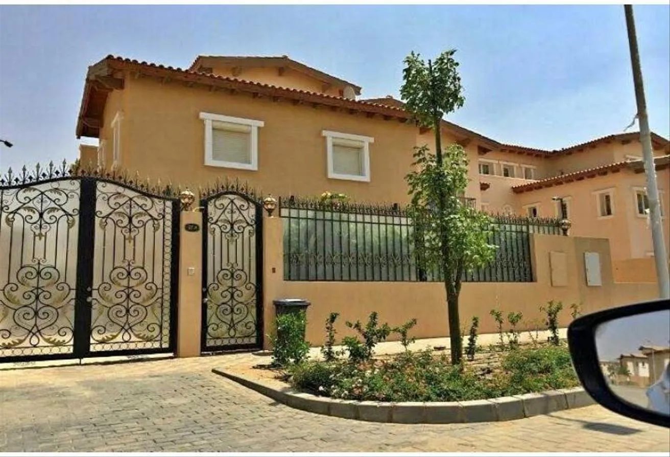 Sale in Hyde Park: Palace for sale in Hyde Park Compound,