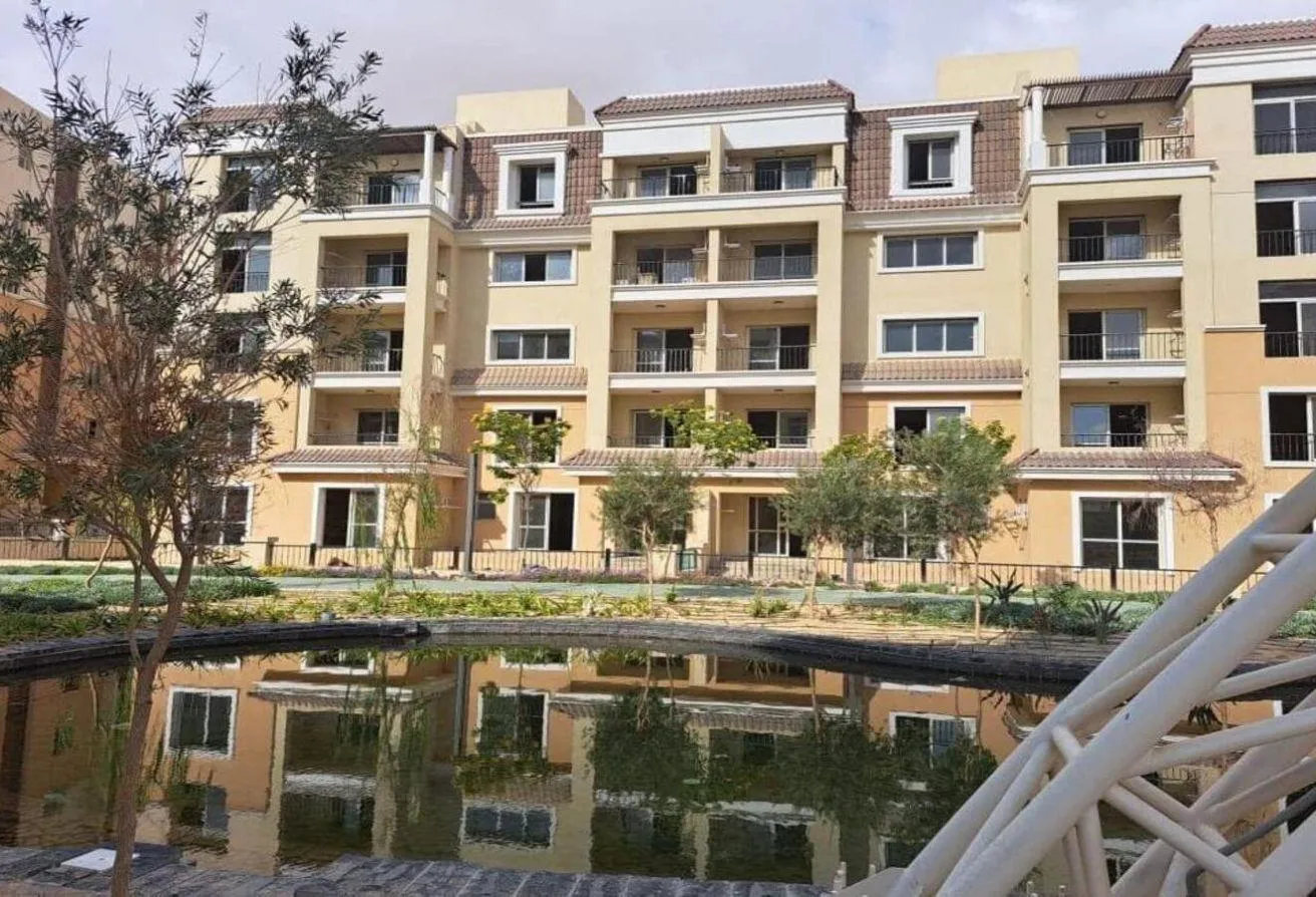 Sale in Mostakbal City Compounds: apartment view lakes in Mostaqbal next to Madinaty