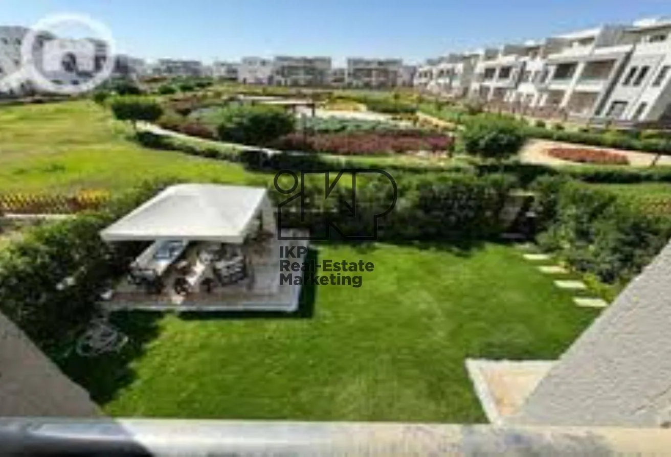 Rent in Wesal City: تاون هاوس للايجار القانون في كمبوند وصال