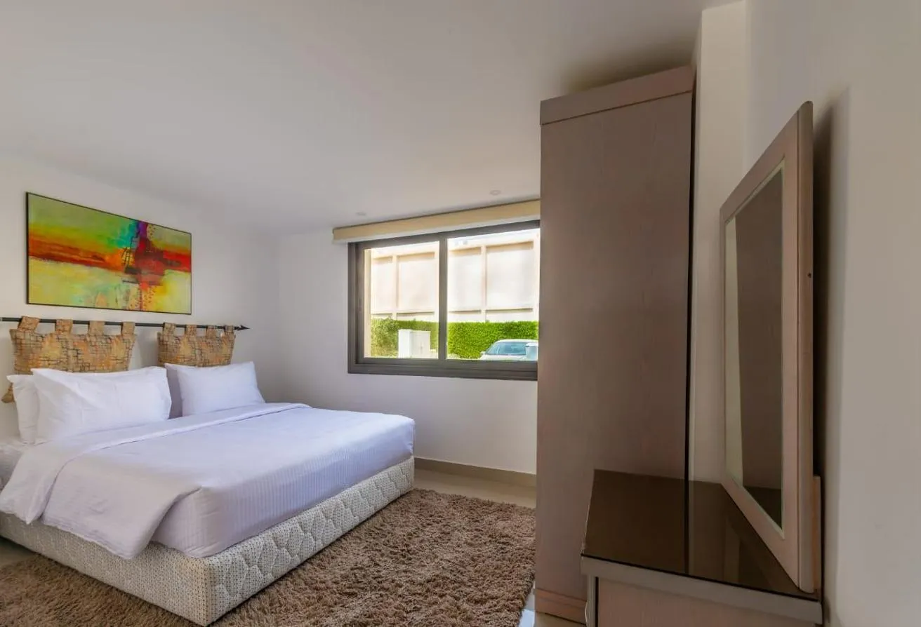 Rent in G Cribs: شقة فندقية فاخرة على حمام سباحة
