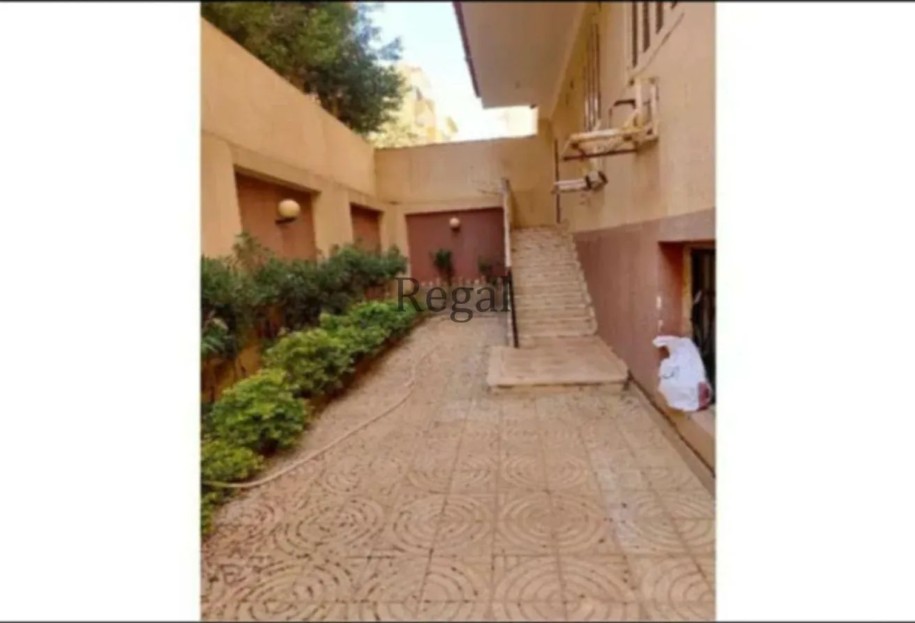 Sale in Gamal Abdel Nasser Axis: شقتك ب اكبر مساحه ف اميز لوكيشن خلف مول العرب