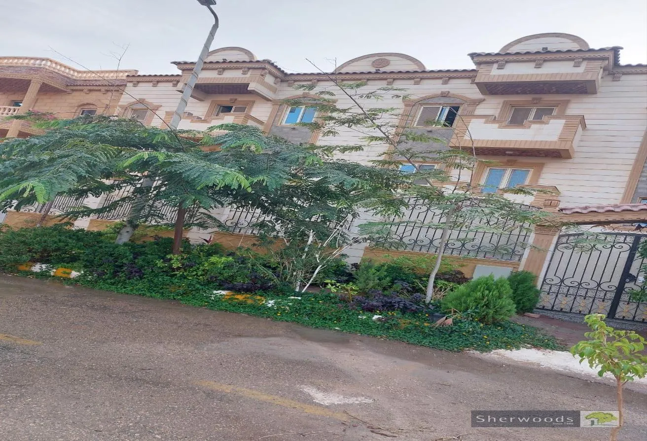 Sale in Hadayek October: فيلا 300 م بحدائق أكتوبر متشطبة بالكامل