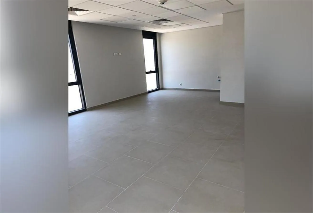 Sale in Six West: 145m ready to move at 5,6M DP FF + AC over 5 years
