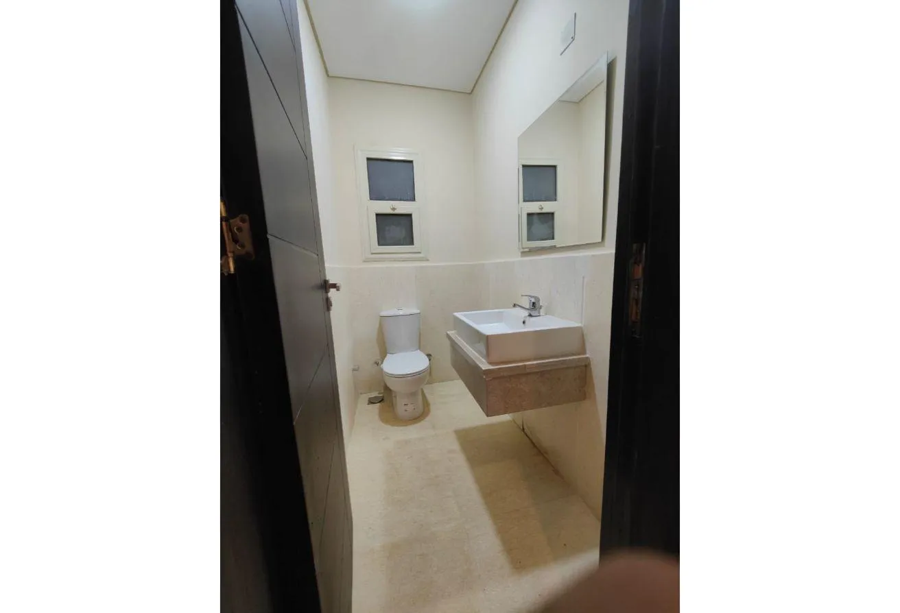 Rent in 90 Avenue: furnished apartment in 90 avenue with garden     .