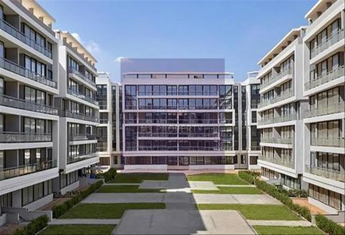 Rent in Italian Square: شقه للايجار بكمبوند lakefront واجهات بانوراما 140م