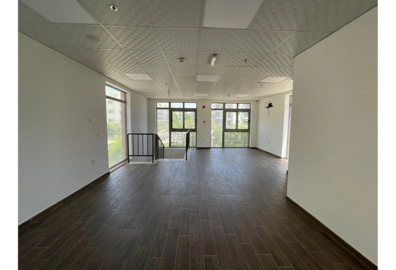Sale in The Courtyard: For sale finished shop 240m2 delivery Sheikh Zayed