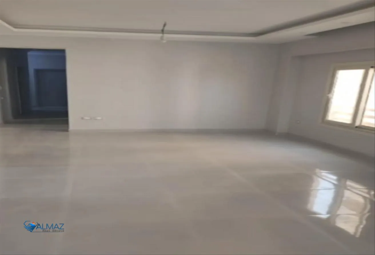 Rent in Mostashareen: Apartment for rent in Al Moushoureen Compound