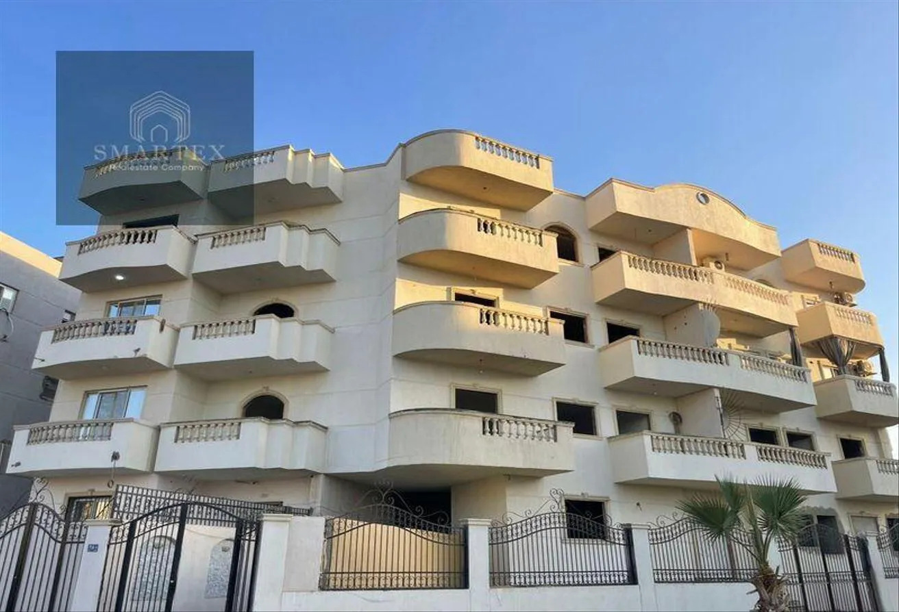 Sale in 1st Neighborhood: شقه للبيع في الشروق 160م فيو مفتوح بحري نص تشطيب