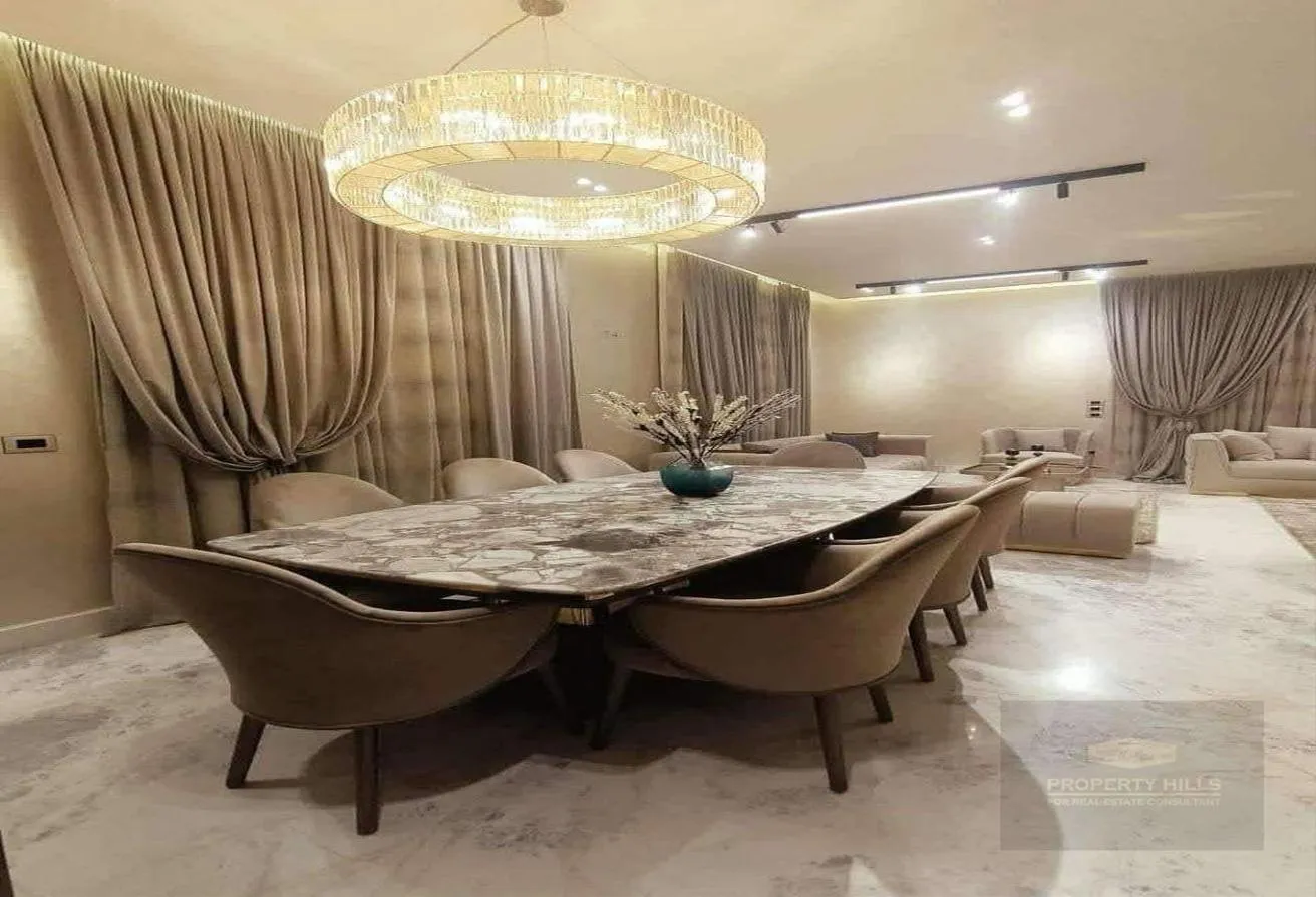Sale in Hadayek October: StandaloneVilla550m Ready to Move view Pyramids 6y