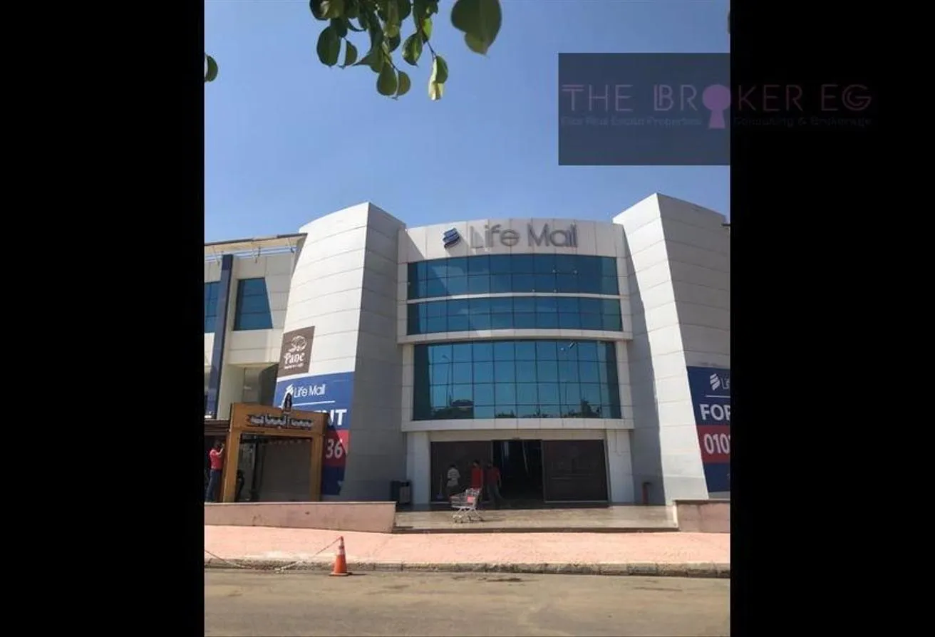 Rent in Livelli Mall: A distinctive shop for rent or sale in Life Mall