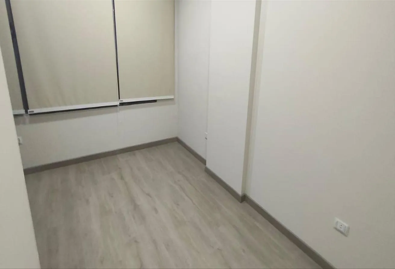 Rent in Al Motamayez District: مكتب اداري للايجار في الحي المتميز تكييفات