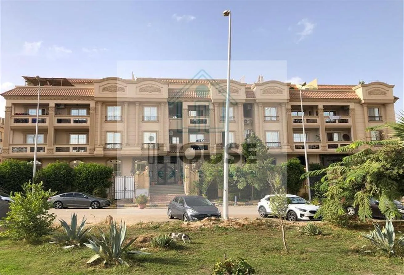 Sale in 7th District: للبيع شقه بالرووف الحى السابع فيلات الشيخ زايد