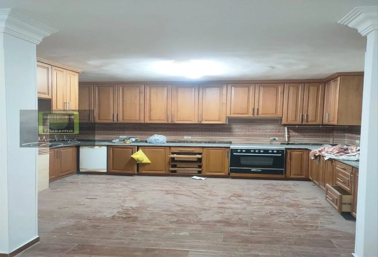 Rent in 8th District: دوبلكس للايجار بسعر لقطه الحى الثامن بموقع متميز