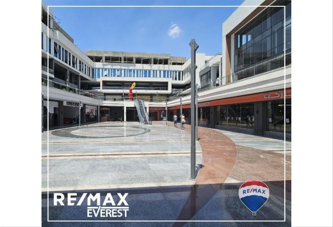 Rent in West Gate: Prime location Shop for rent in West Gate -October