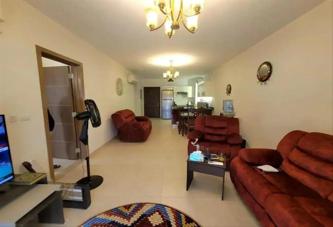 Sale in La vista Ras El Hikma: توين هاوس لإعادة البيع 140م + جاردن 90م