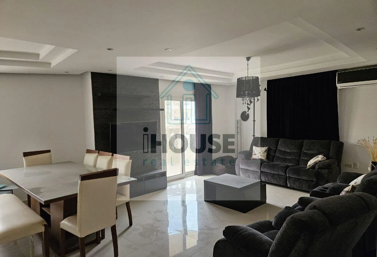Rent in 8th District: شقة للايجار بالحى الثامن هاى لوكس بالشيخ زايد