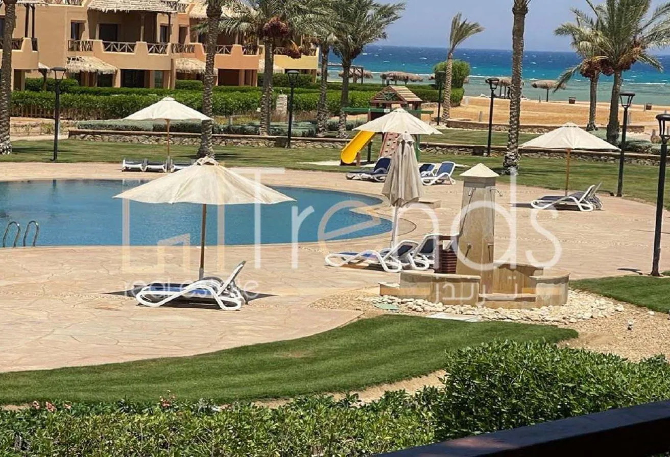 Sale in Mountain view Sokhna: Villa First Row Sea View Facing North