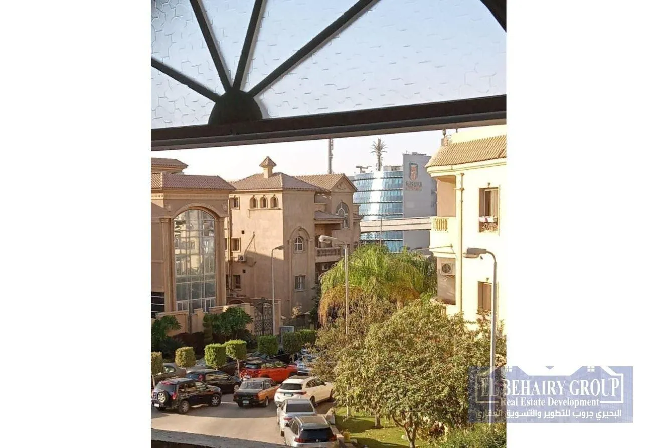 Sale in District 1: شقة بالتجمع الخامس الحي الاول منطقة القصور