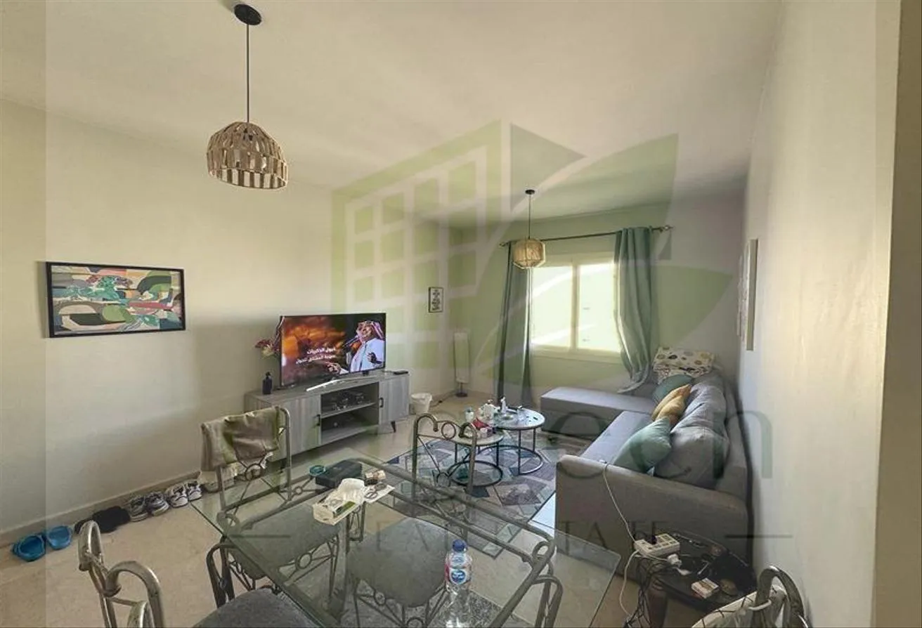 Rent in Mivida: Furnished apt for rent with kitchen and ACS/Mivida