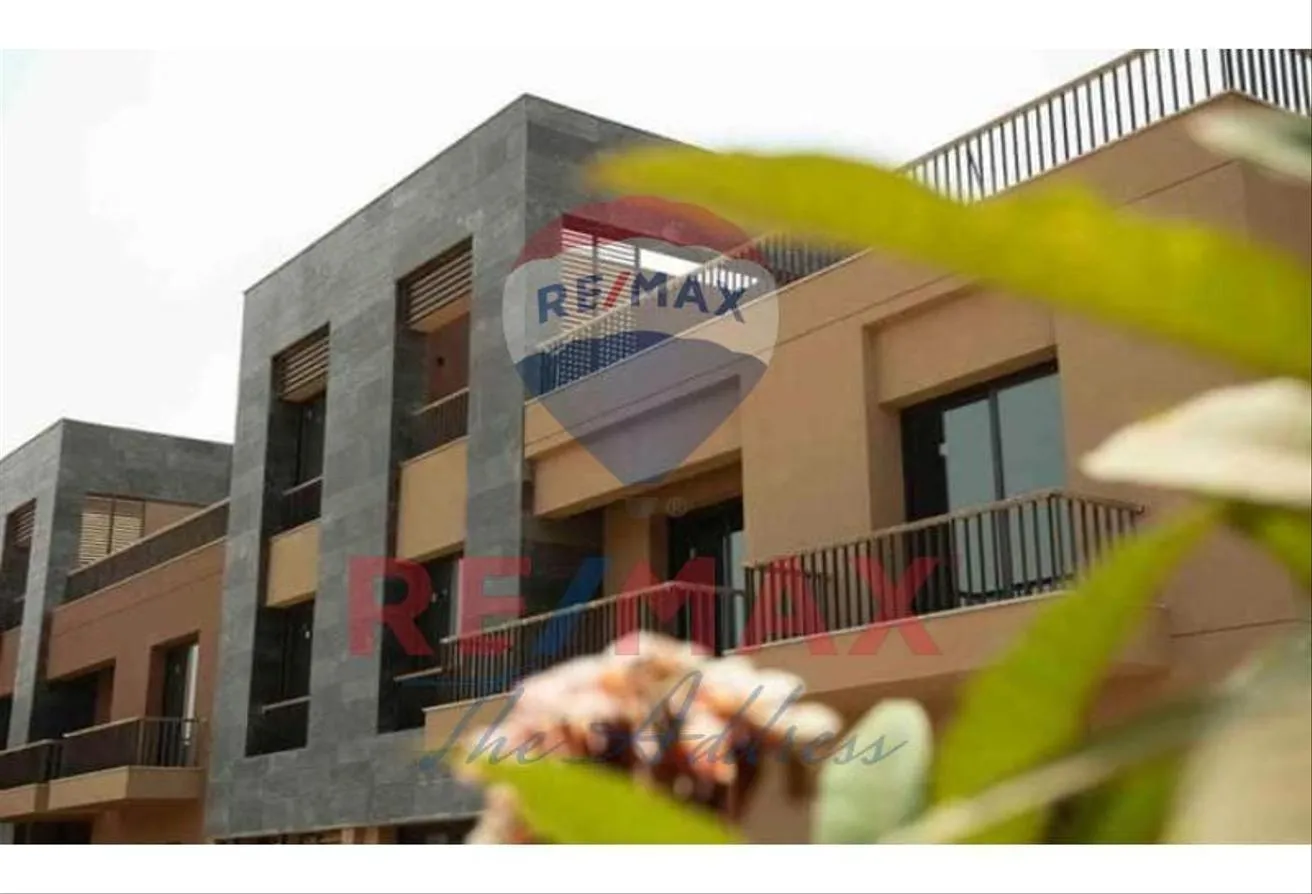 Sale in District 5: Administrative headquarters for sale, 10% DP