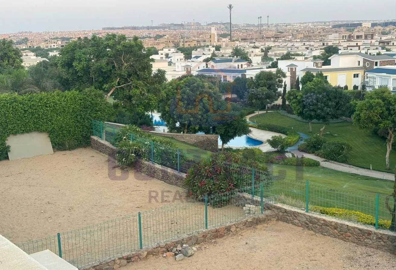 Sale in Mountain View 2: Stand alone corner - Prime location - BUA 700 m2