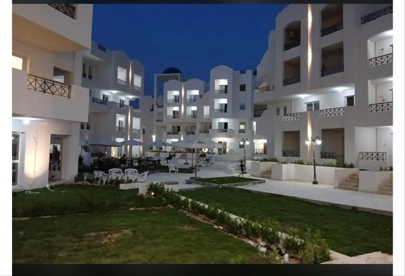 Sale in Santorini: شاليه للبيع فور التعاقد الساحل الشمالي بالتشطيب