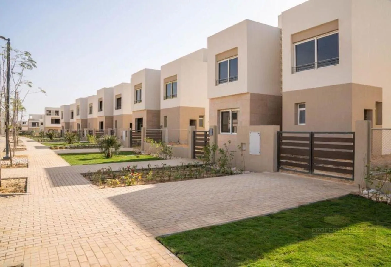 Sale in Palm Villa: فيلا توين هاوس 400م كمبوند بالم فيلا خلف مول مصر