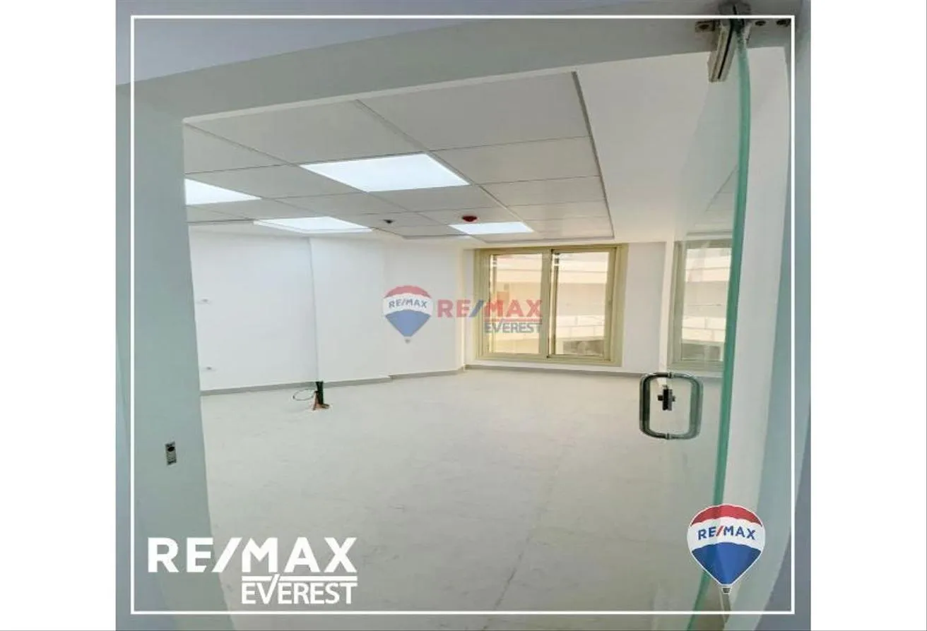 Rent in The Courtyard: For Rent, Shop 100 sqm in Zayed Plaza Mall