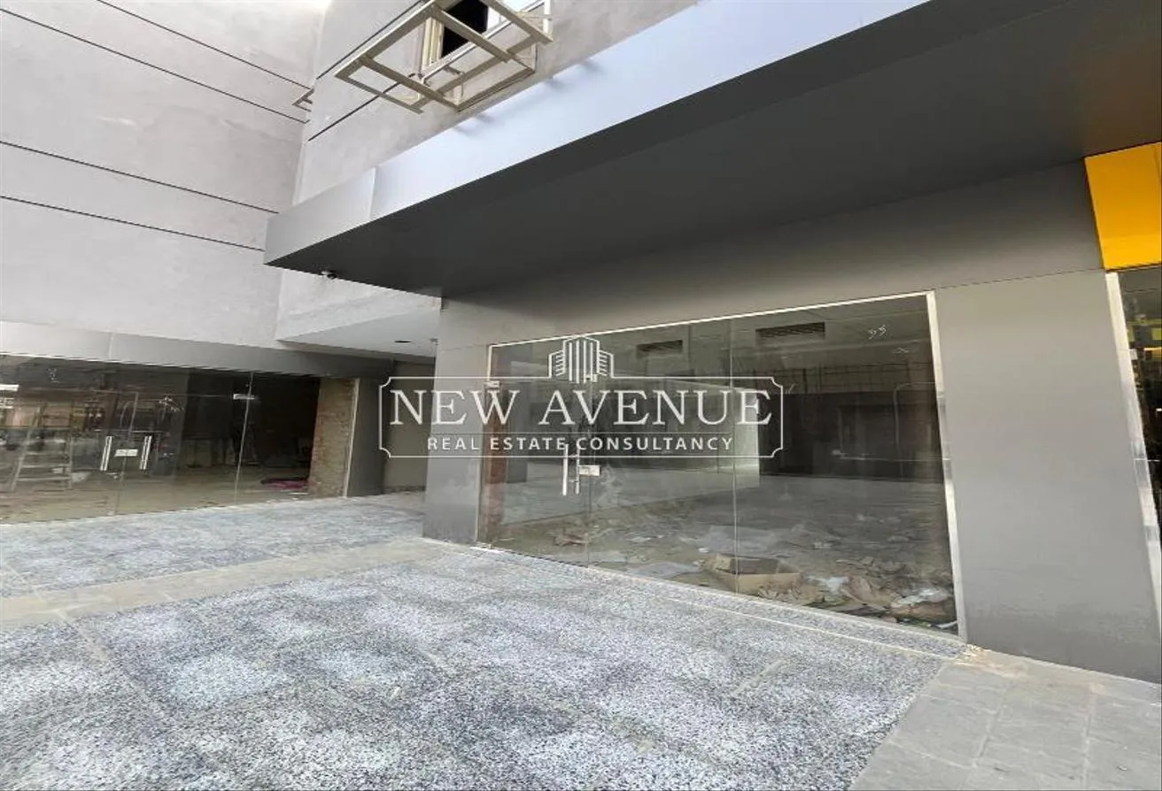 Sale in ELEGANTRY: Clinic for sale new Cairo 43 m/ Installment