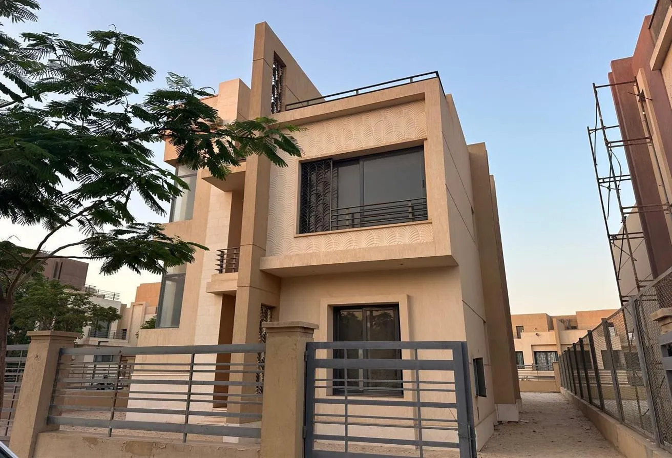 Sale in Alma: Corner Spacious Villa - Elevated- Central Location