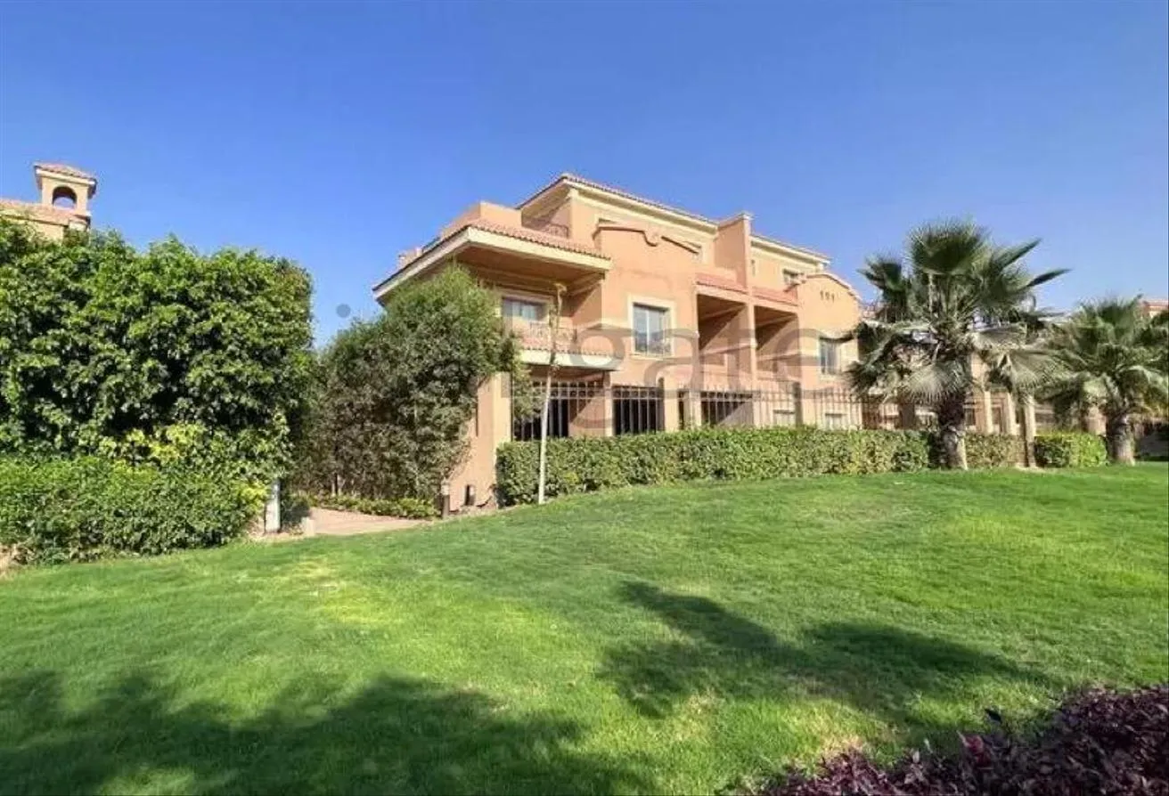 Sale in Les Rois: Twin house villa with strategic location _Les rois