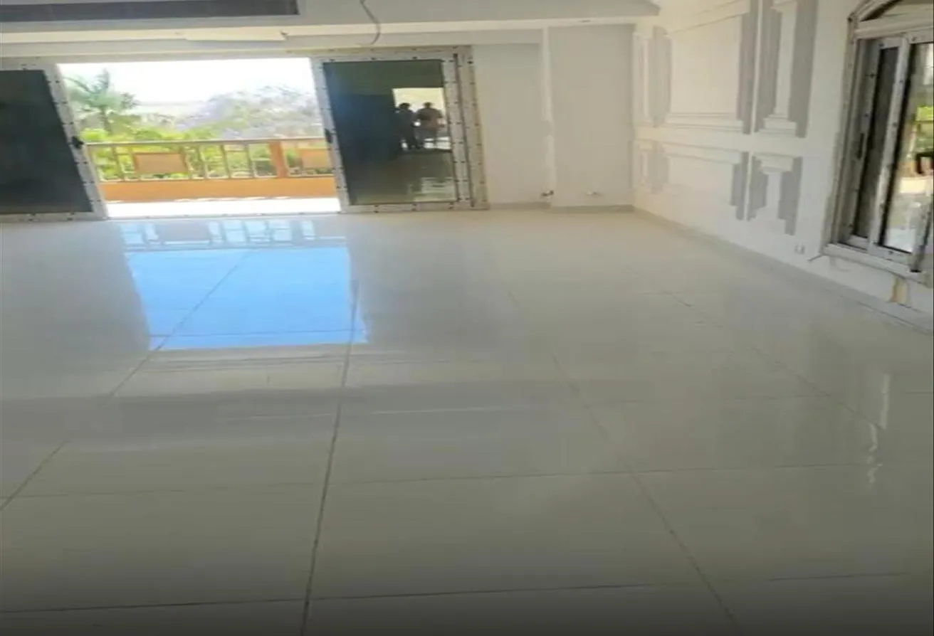 Sale in Pyramids Walk: مميزاكبرمساحةارض375م تاون كورنر الترا لوكس اول سكن
