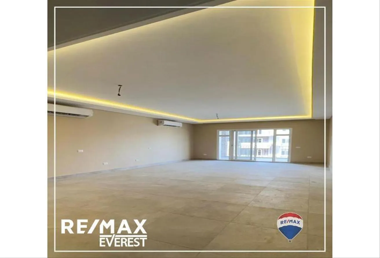 Sale in October Plaza: Ready to move -  Best price - Prime Location