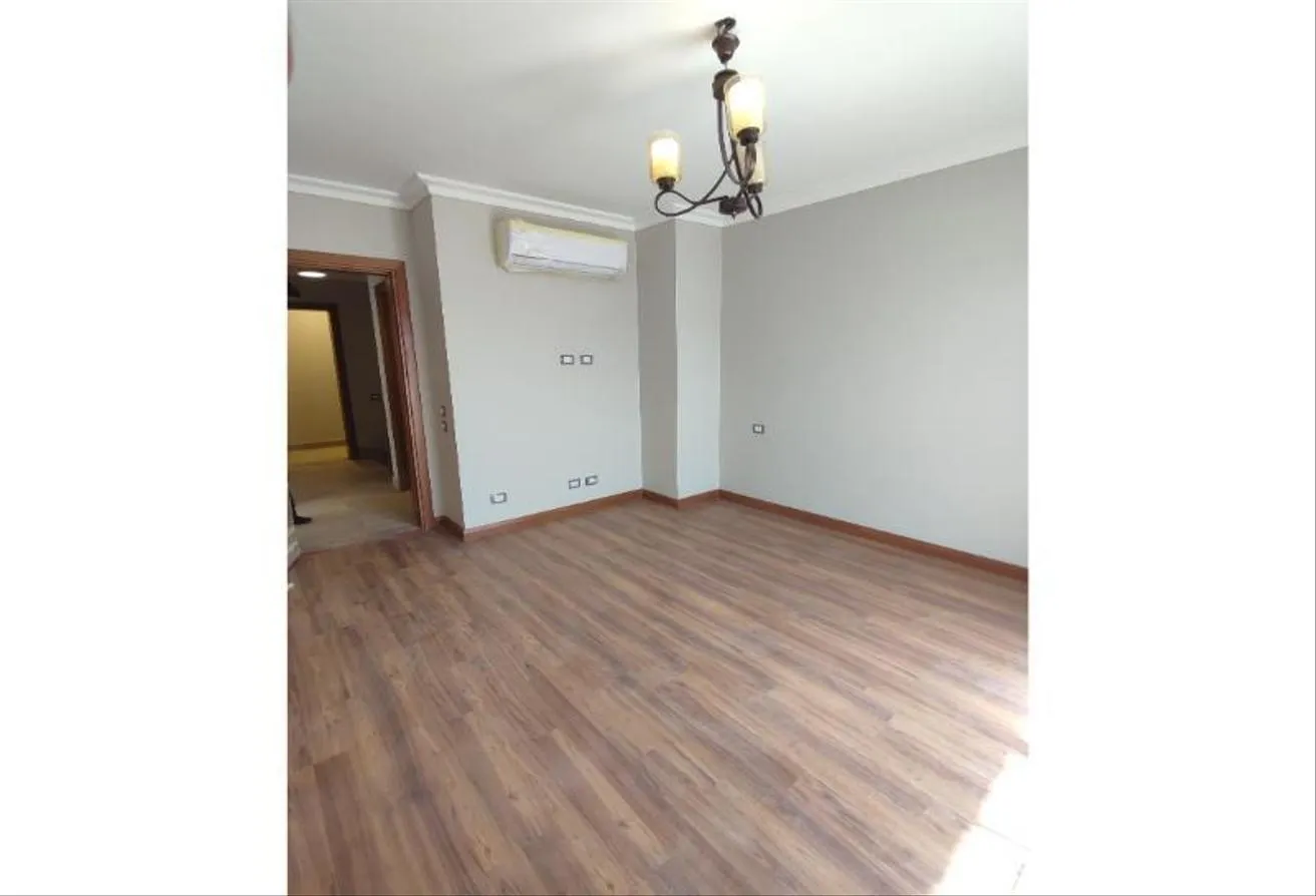 Sale in Regents Park: Furnished penthouse 211m sale Regents Park