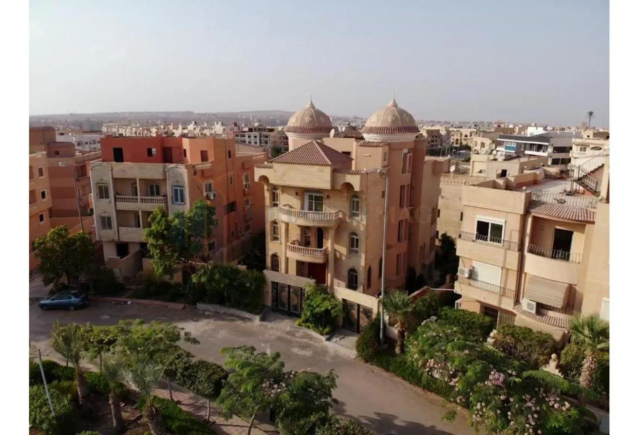 Sale in Al Joman: فيلا كالقصر للبيع في الشيخ زايد الحى السابع 1100م