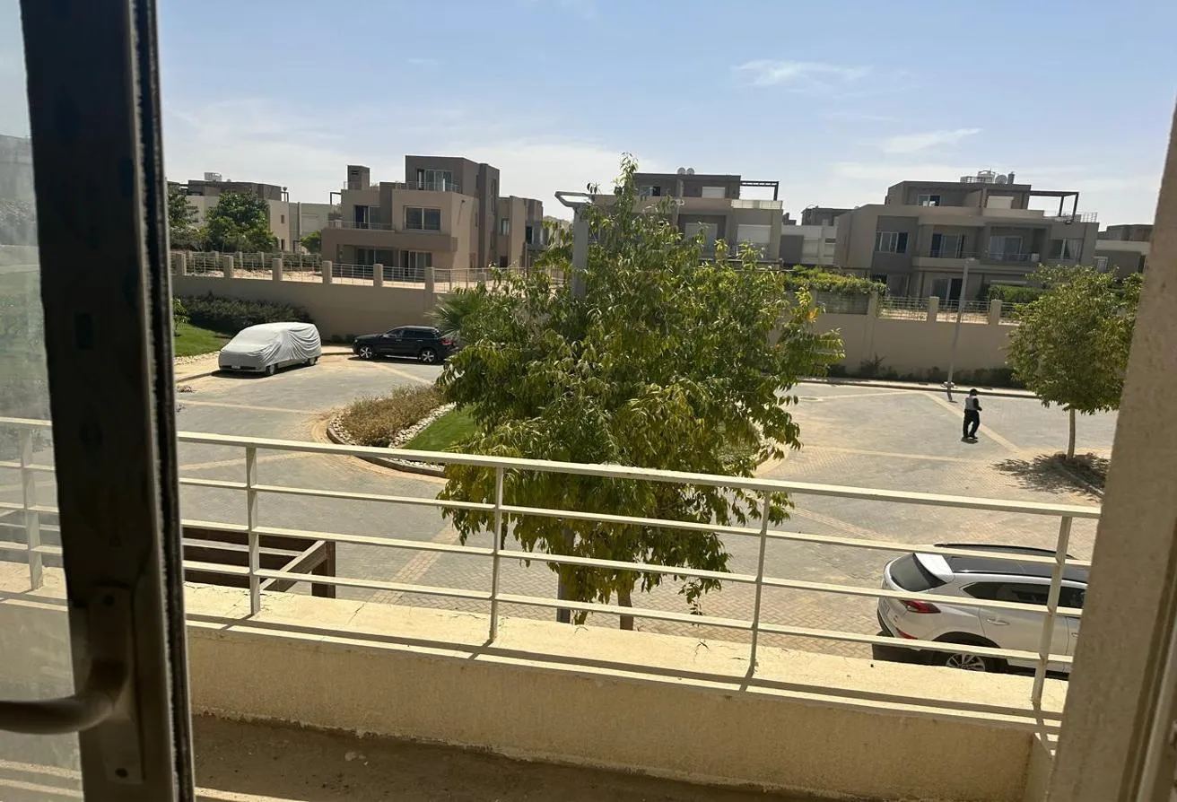 البيع في بالم هيلز بالم فالي: فيلا بموقع رائع تطل علي مناظر طبيعيه-بالم فالي 