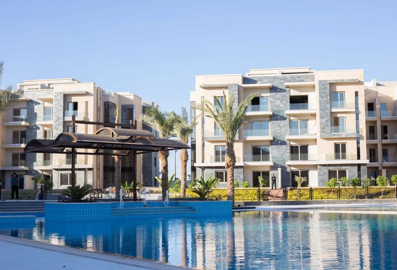 Sale in Galleria Moon Valley: Apartment in the Golden Square with 37% discount