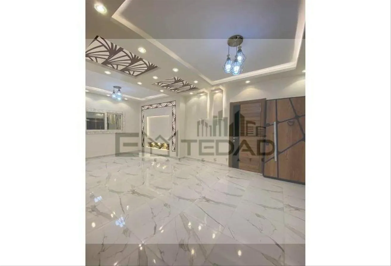 Sale in Hadayek October: شقه لعشاق المساحات الكبير 360م تشطيب الترا سوبر