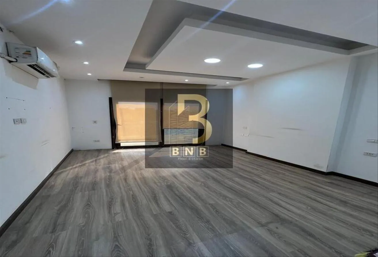 Rent in Les Rois: Fully Finished Office with ACs 165m Pearl Les rois