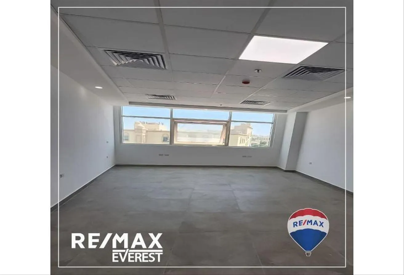Rent in Kargo Mall: Office in Kargo Mall in the heart of zayed