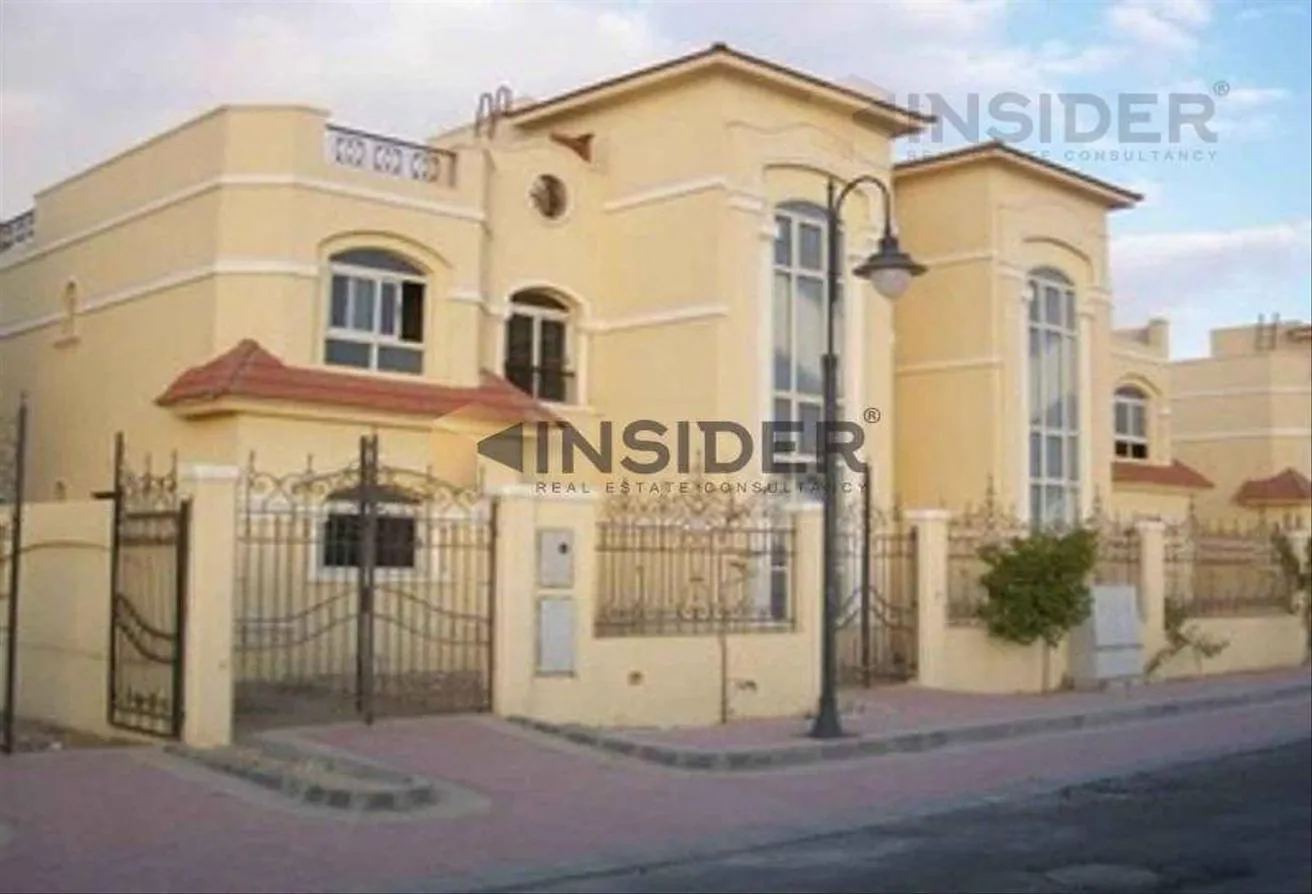 Sale in Fountain Park: amazing stand alone, fully finished with AC'S