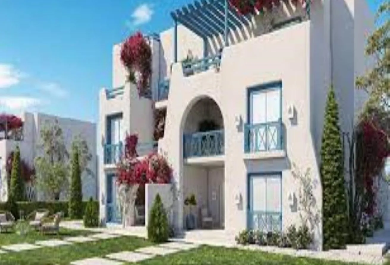 Sale in Mountain View Hyde Park: Chalet prime location-direct view pool- finished 