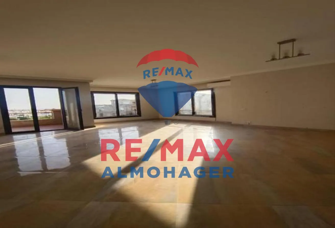 Sale in Casa: Luxury Finished Penthouse w Internal Stairs - Casa