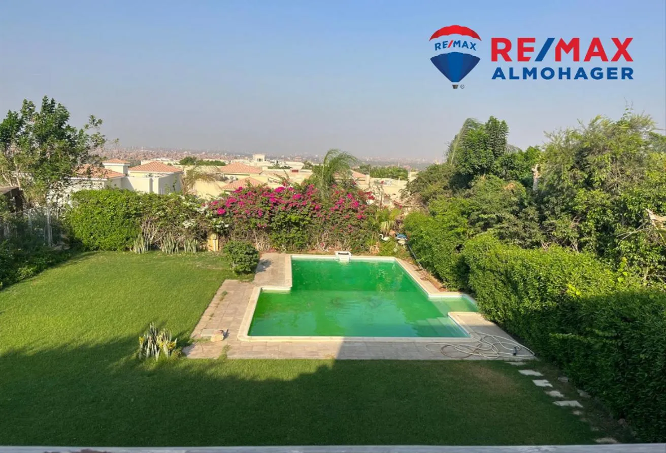 Sale in City View: Stunning Huge Villa + Pool - Elevator in City View