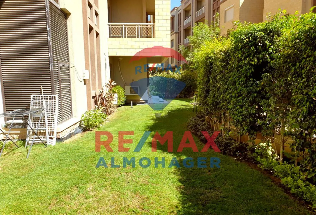 Sale in Green 5: Landscape view ground floor with garden