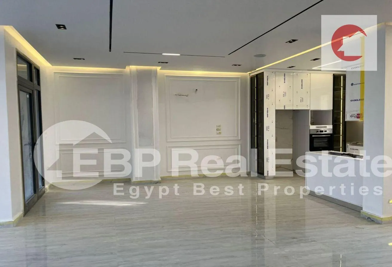 البيع في كايرو جايت: تاون هاوس مكتمل التشطيب وجاهز للسكن في أويست. 